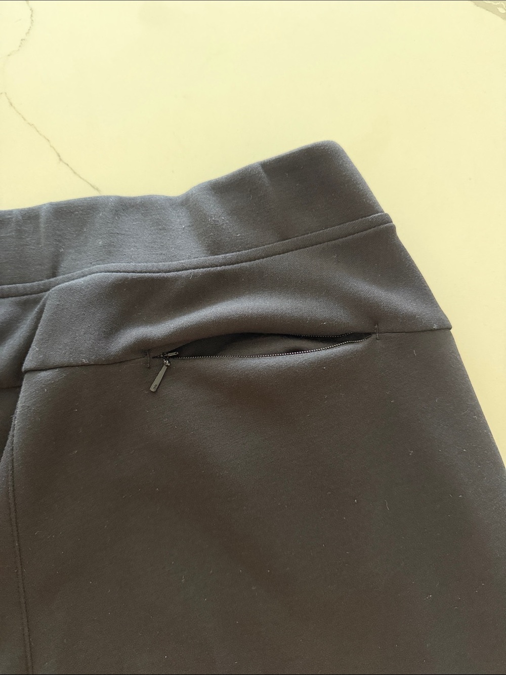 On Cloud Sweat Pants — Black - Picture 7 of 9